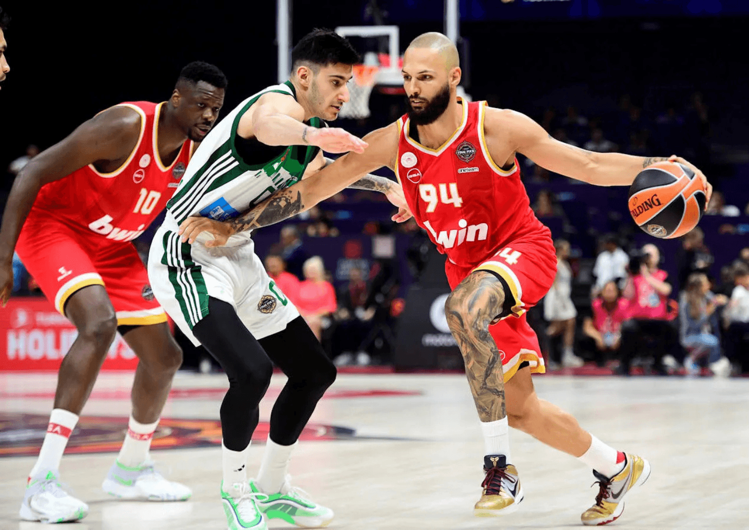 « Notre patience a des limites » : les dirigeants de l’Olympiakos furieux après la défaite au Match 1 des finales