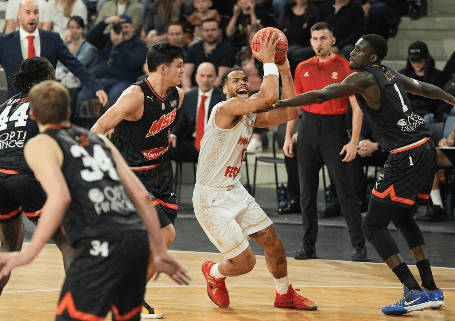 Monaco vient finalement à bout de sa bête noire Le Mans et rejoint le dernier carré