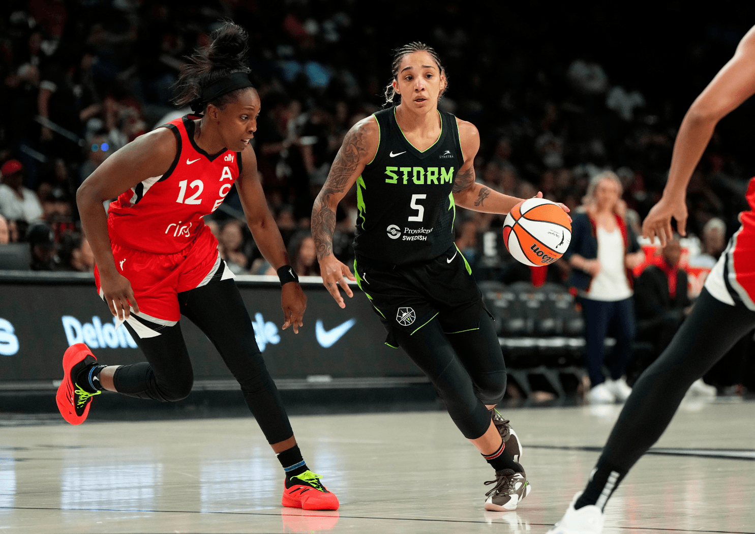 Premier double-double en carrière pour Gabby Williams, le Sun de Meziane et Hartley n’y arrive toujours pas