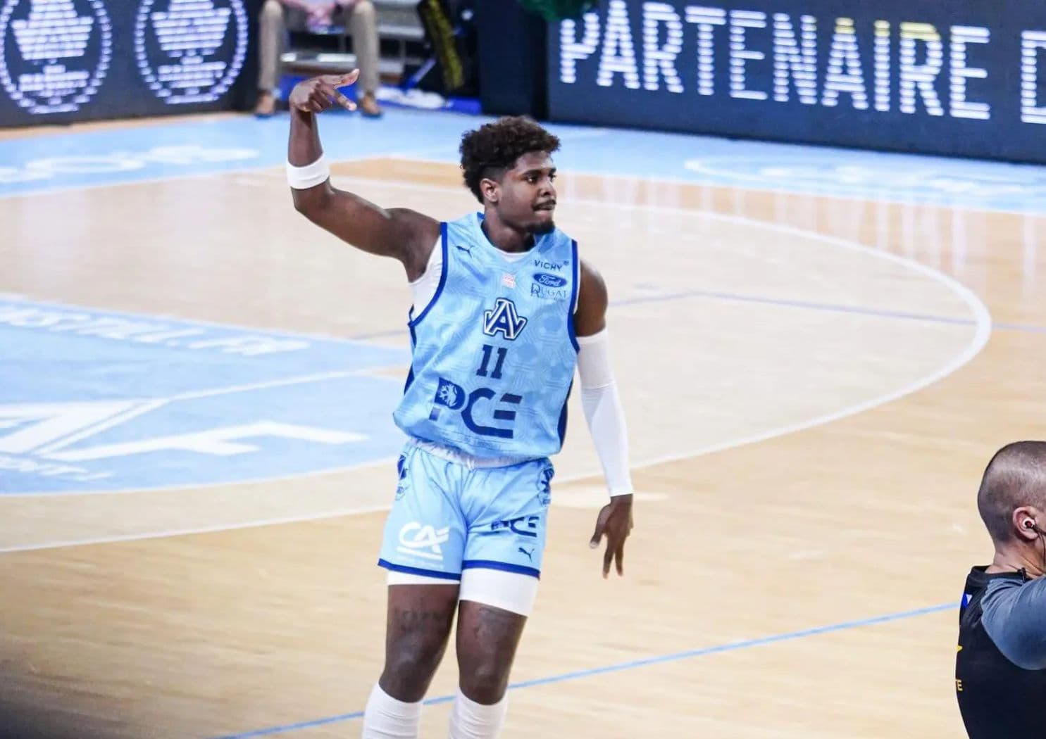 Illan Pietrus sauve Vichy, Poitiers et Blois tiennent bon, coup d’arrêt pour Aix-Maurienne et Hyères-Toulon dans la course au play-in