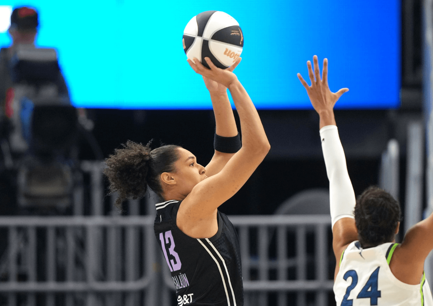 Janelle Salaün a fait son retour avec les Valkyries, bientôt rejointe par Carla Leite, blessée