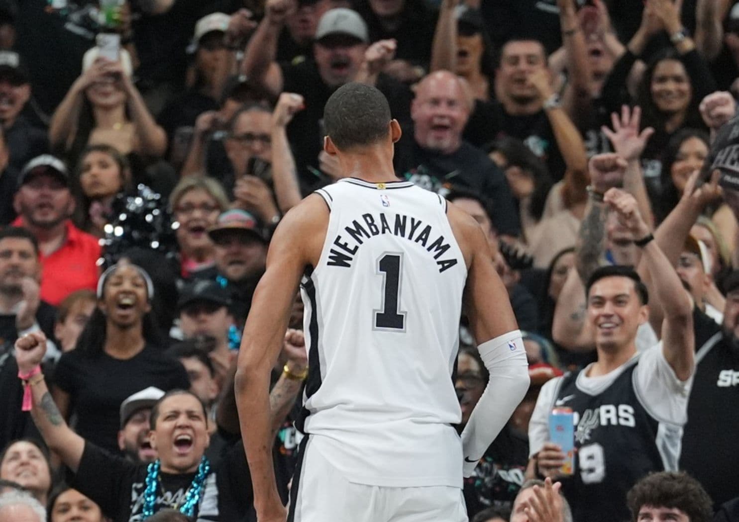 Playoffs NBA : Les Spurs de Wembanyama se rattrapent face à des Wolves en panne, avec un record historique