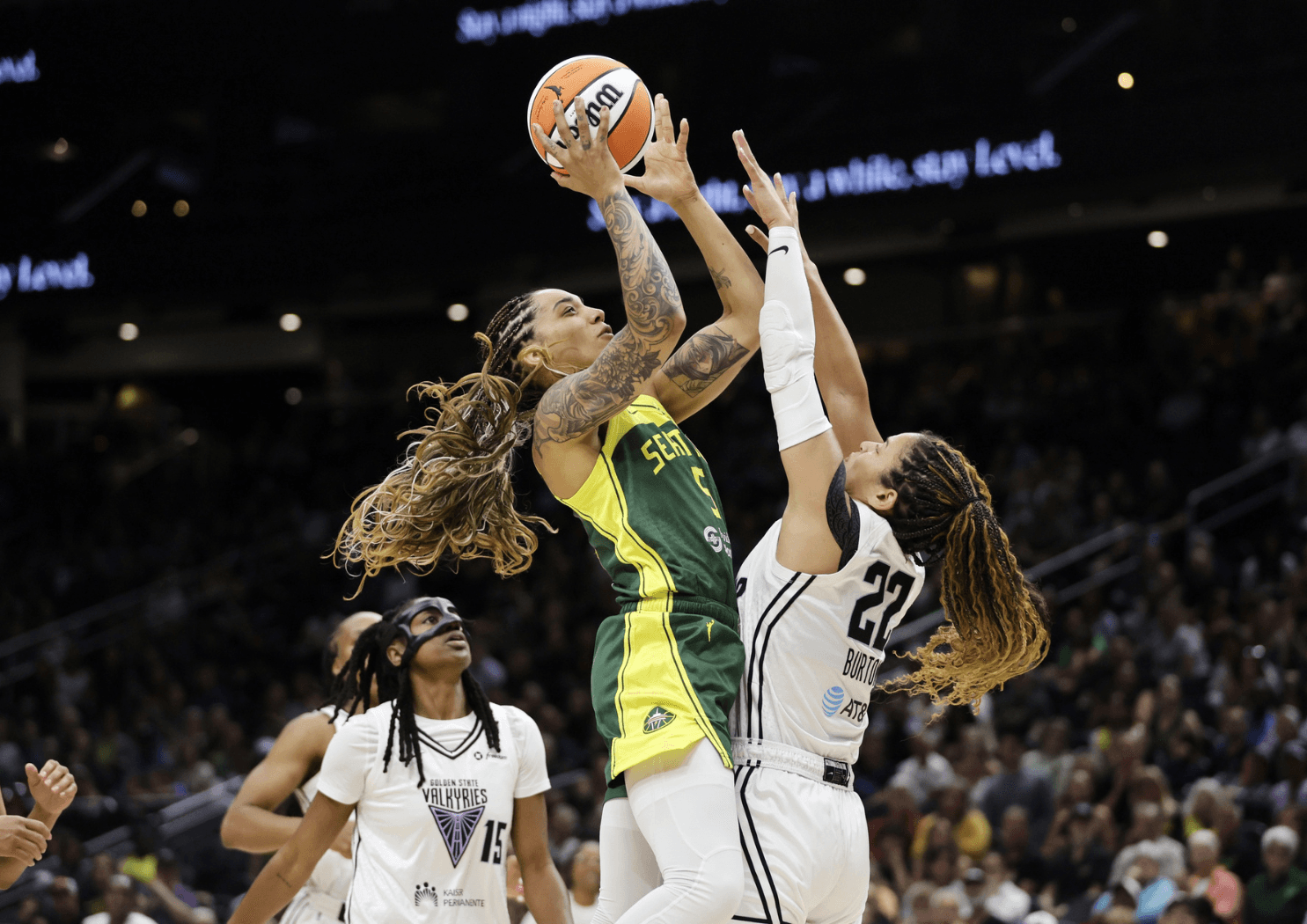 Une dernière victoire pour Gabby Williams avant de filer au All-Star Game, Marine Johannès retrouve la mire
