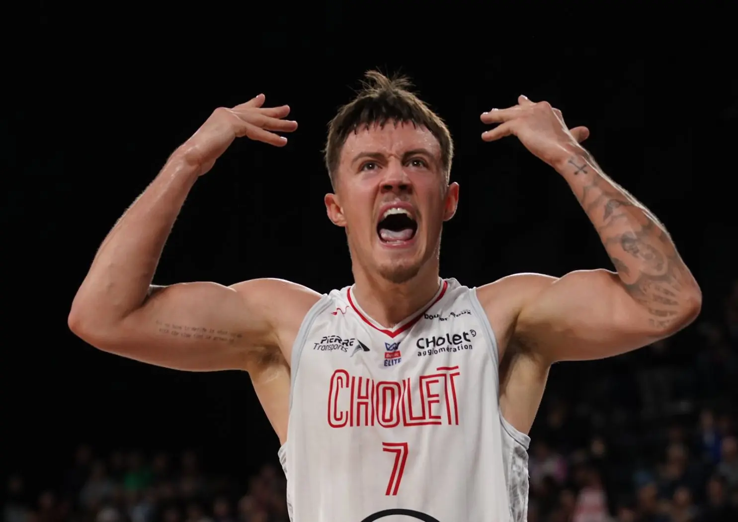 Cholet tient un nouvel exploit : le champion en titre parisien piégé dès le Match 1 !