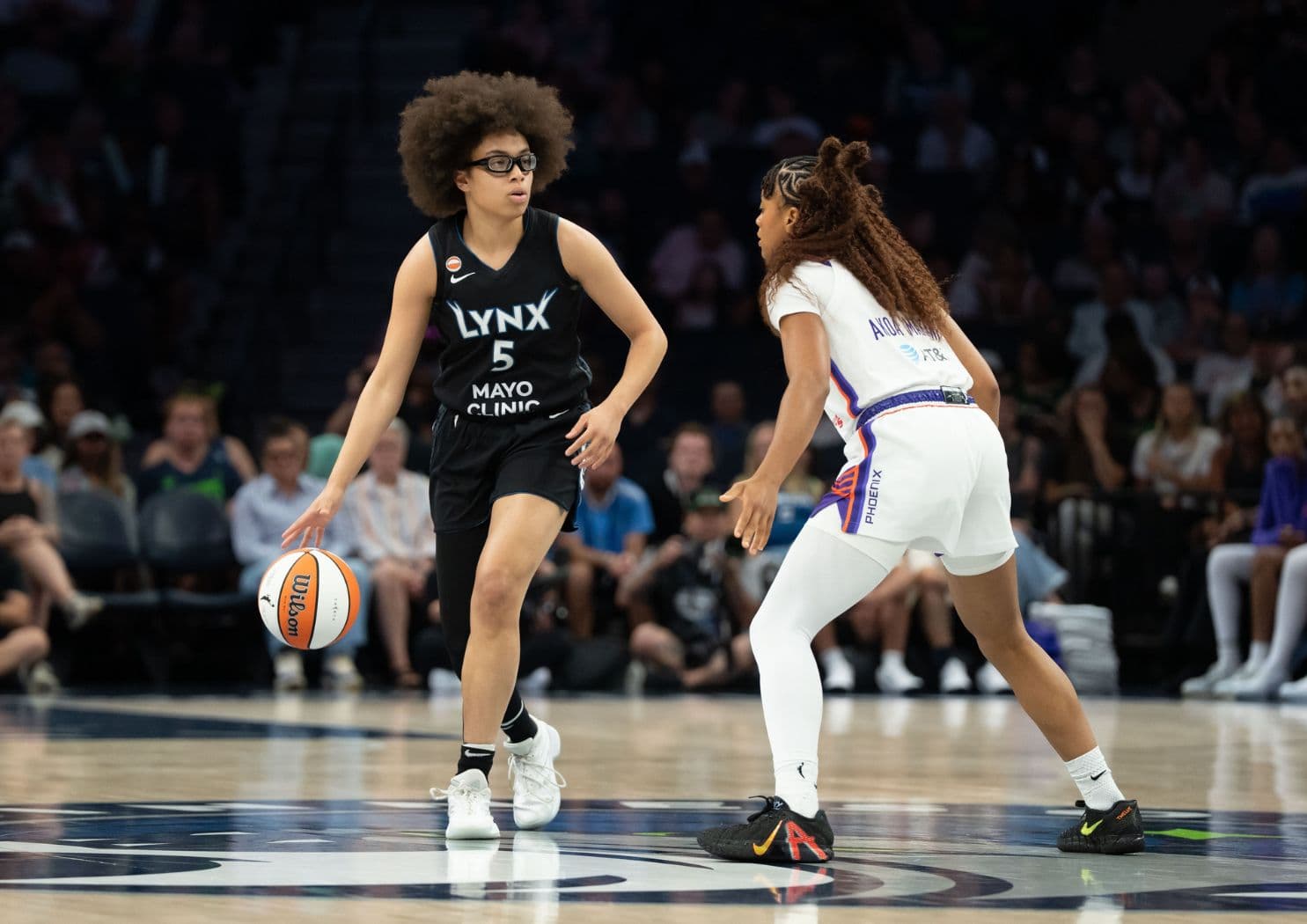 Malgré 17 points de Monique Akoa-Makani, Phoenix subit la loi du duo McBride-Miles à Minneapolis