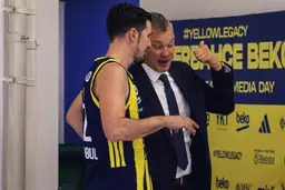 Désormais dans la même équipe, Nando De Colo et Sarunas Jasikevicius peuvent se rappeler leurs duels d'antan