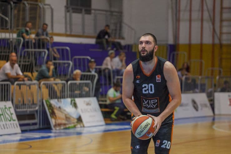 Djoko Salic en plus de Louis Marnette à La Rochelle