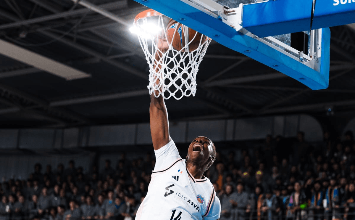 Dominique Malonga, un nouveau dunk et un match record !