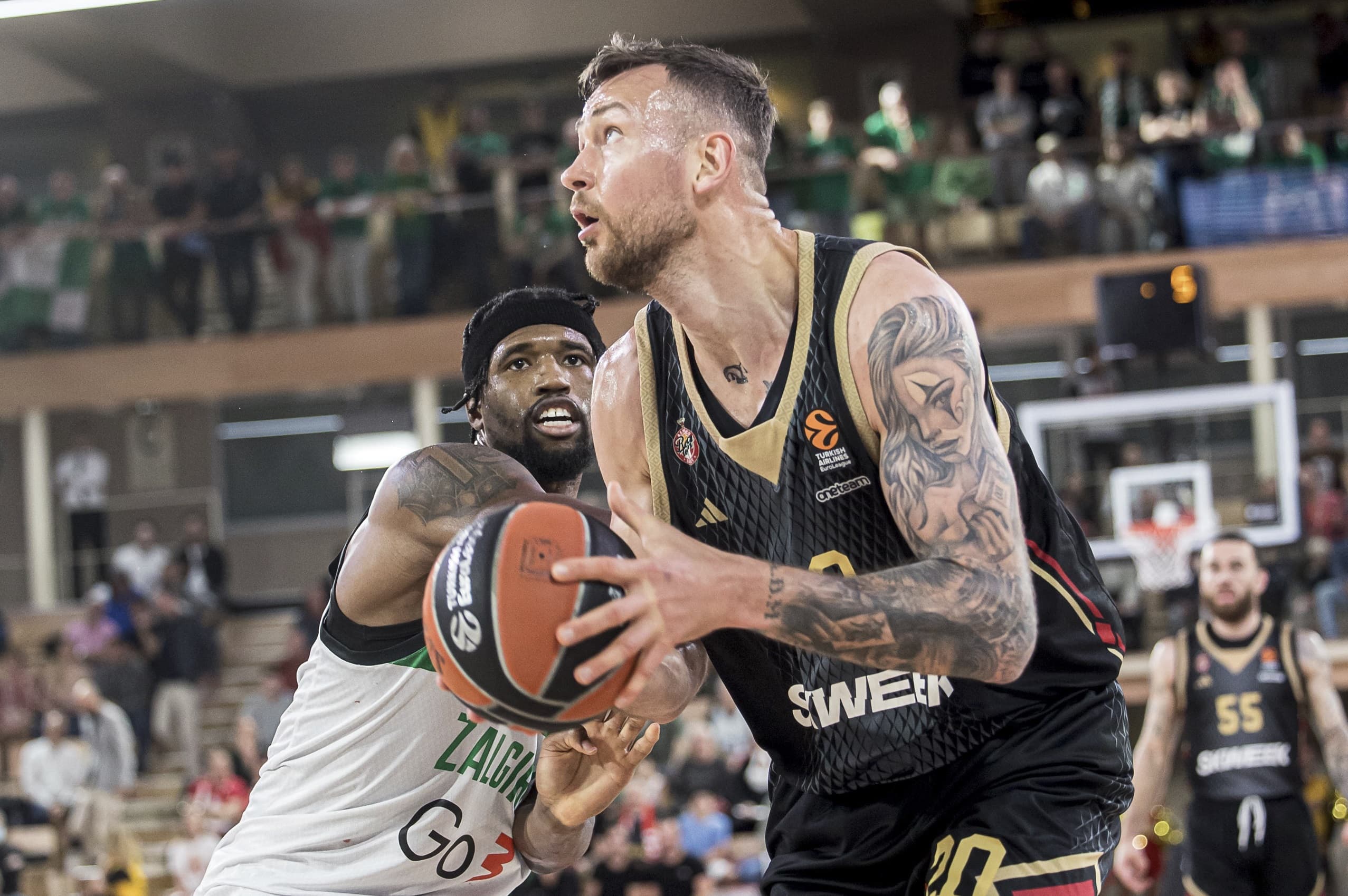 Milan a sollicité Donatas Motiejunas