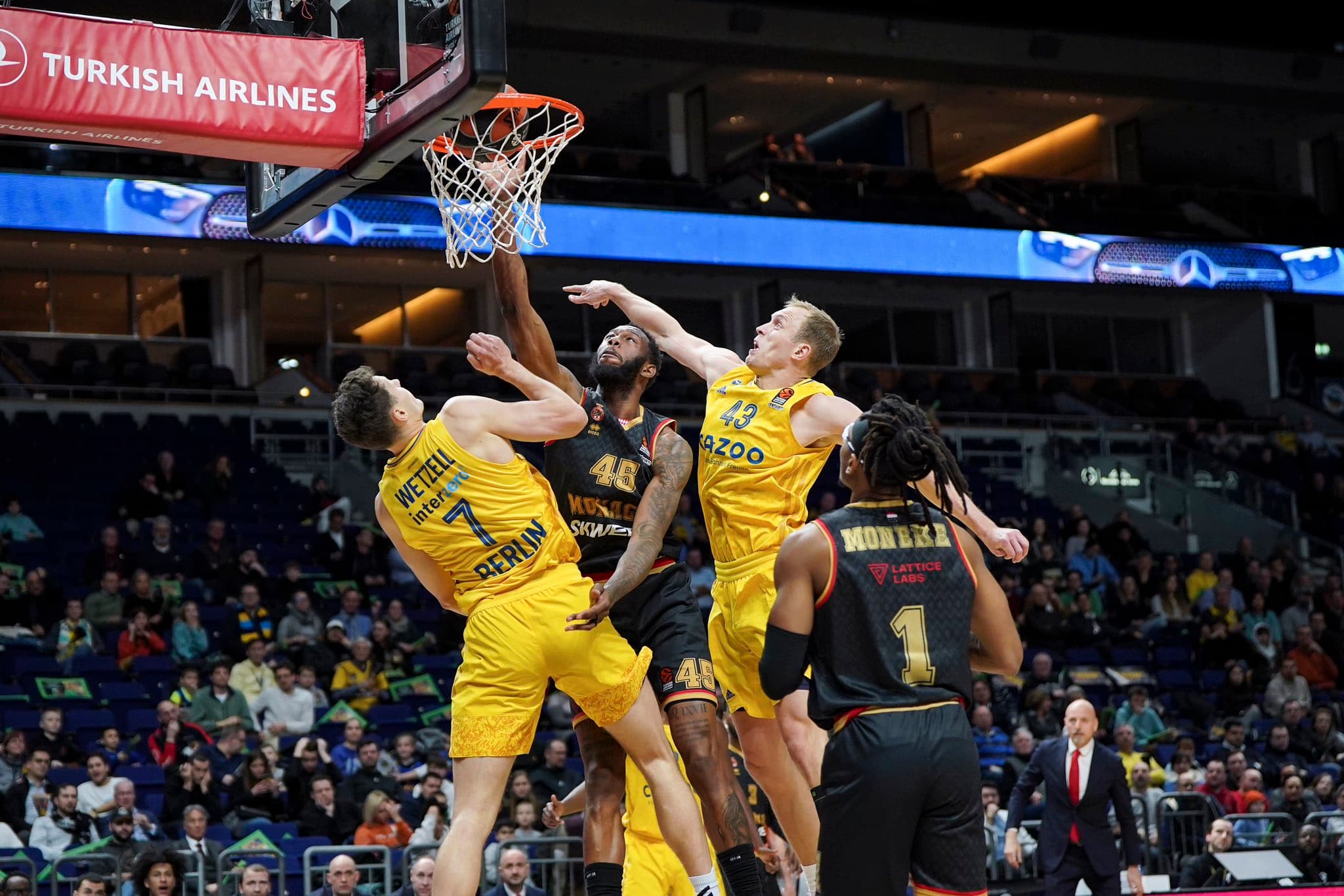 Monaco déroule à Berlin