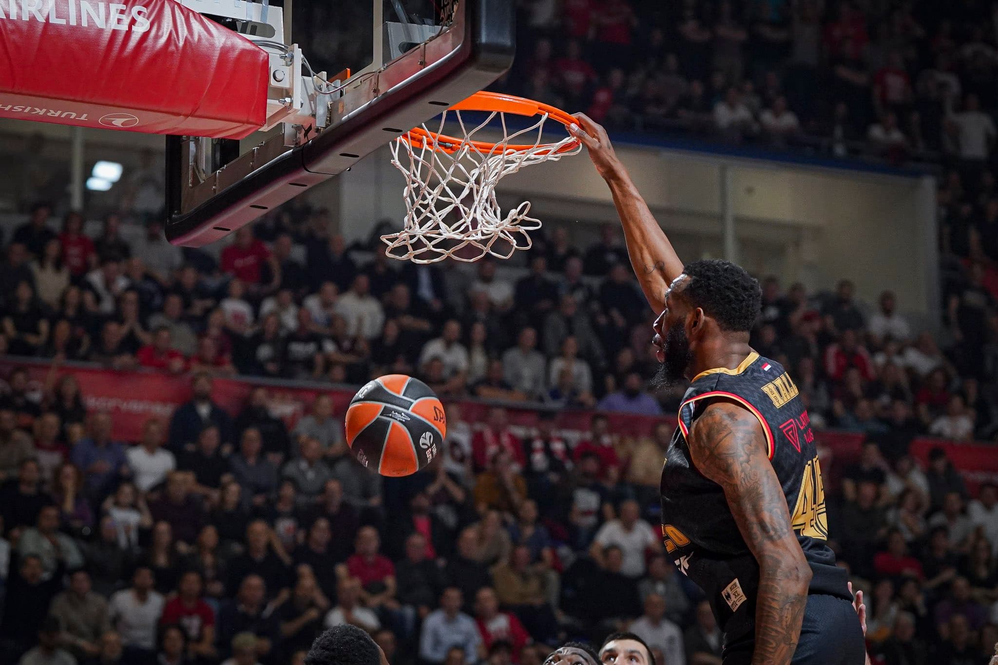 Monaco : Donta Hall touché à la cheville