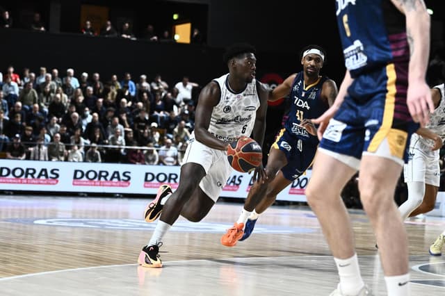 Porté par Neftali Difuidi, Saint-Quentin résiste à Dijon dans la rencontre la plus prolifique de la saison !