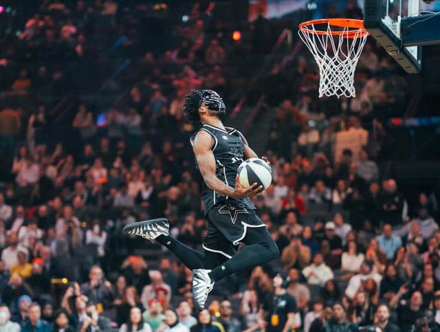 Joshua Uduje sacré lors du concours de dunks du All-Star Game