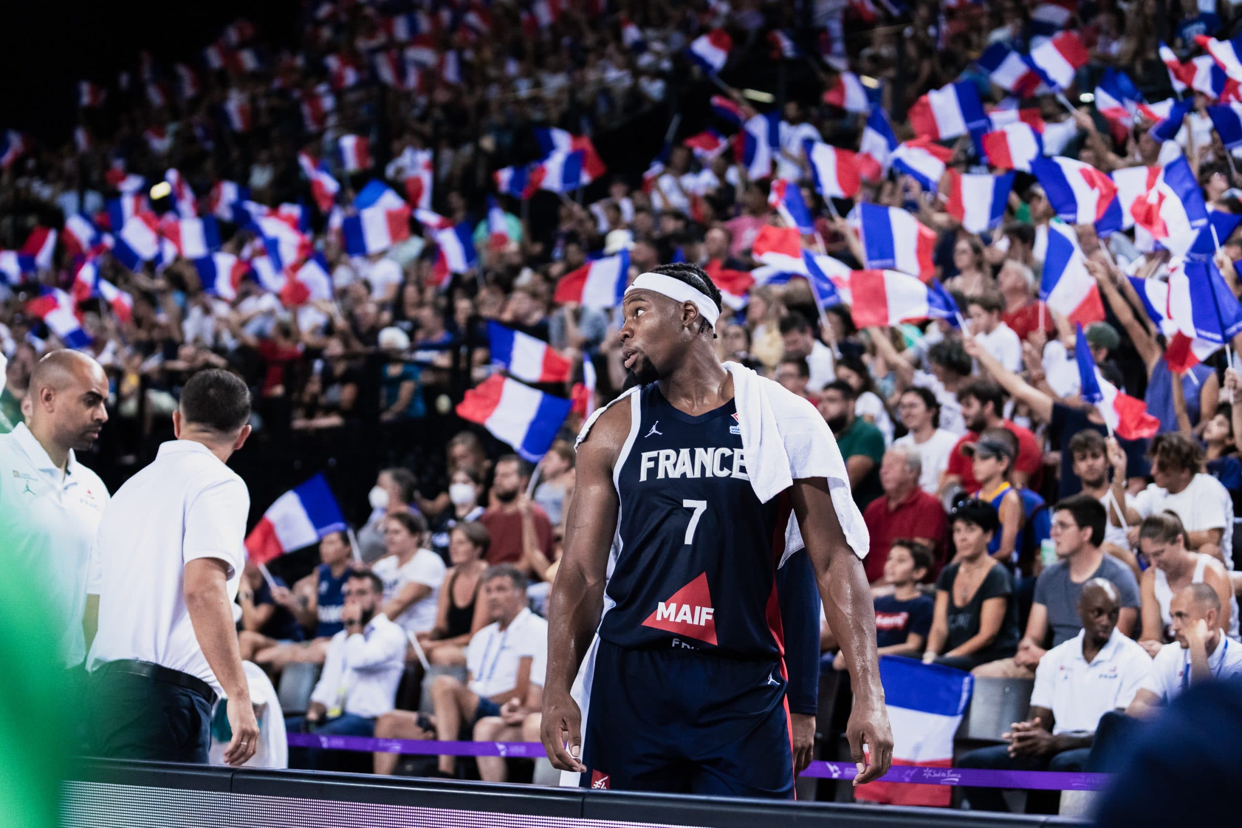 L’Accor Arena très bien remplie pour l’équipe de France