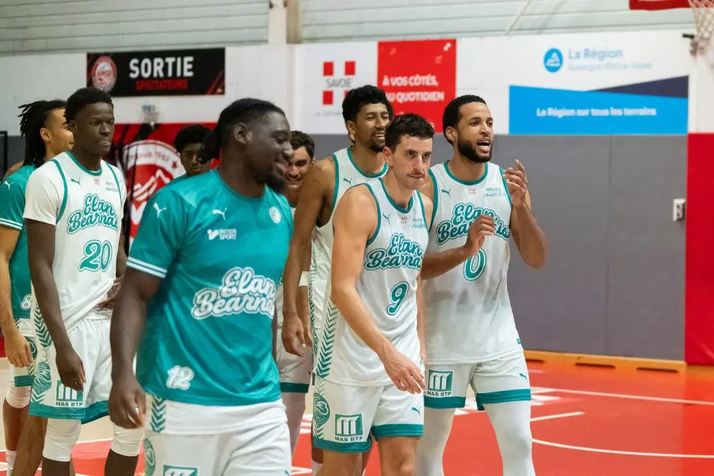 Un retour fracassant pour l’Élan Béarnais, large vainqueur de Saint-Chamond