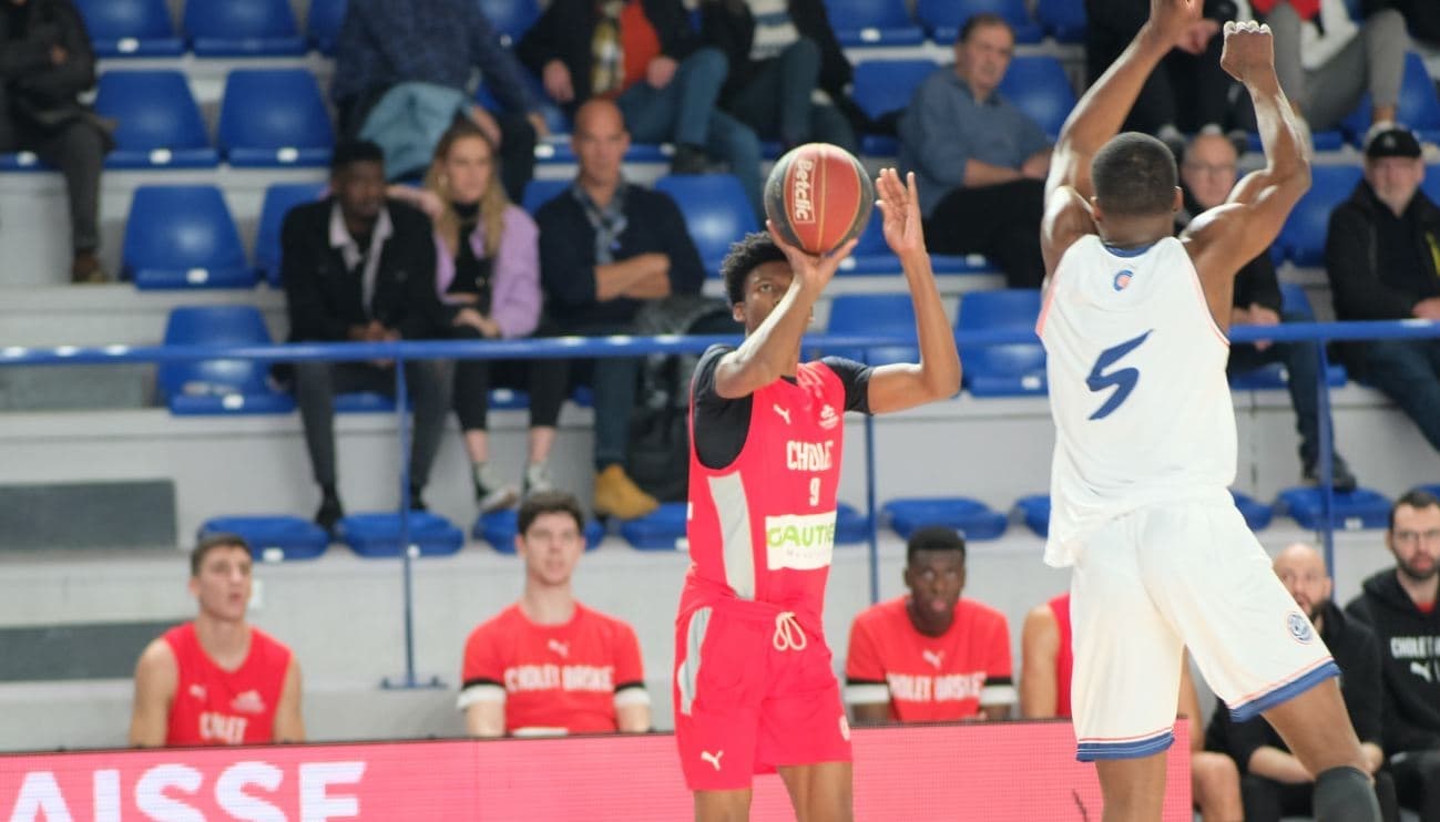 Cholet seul leader après son carton à Roanne et la défaite de l’ASVEL à Limoges