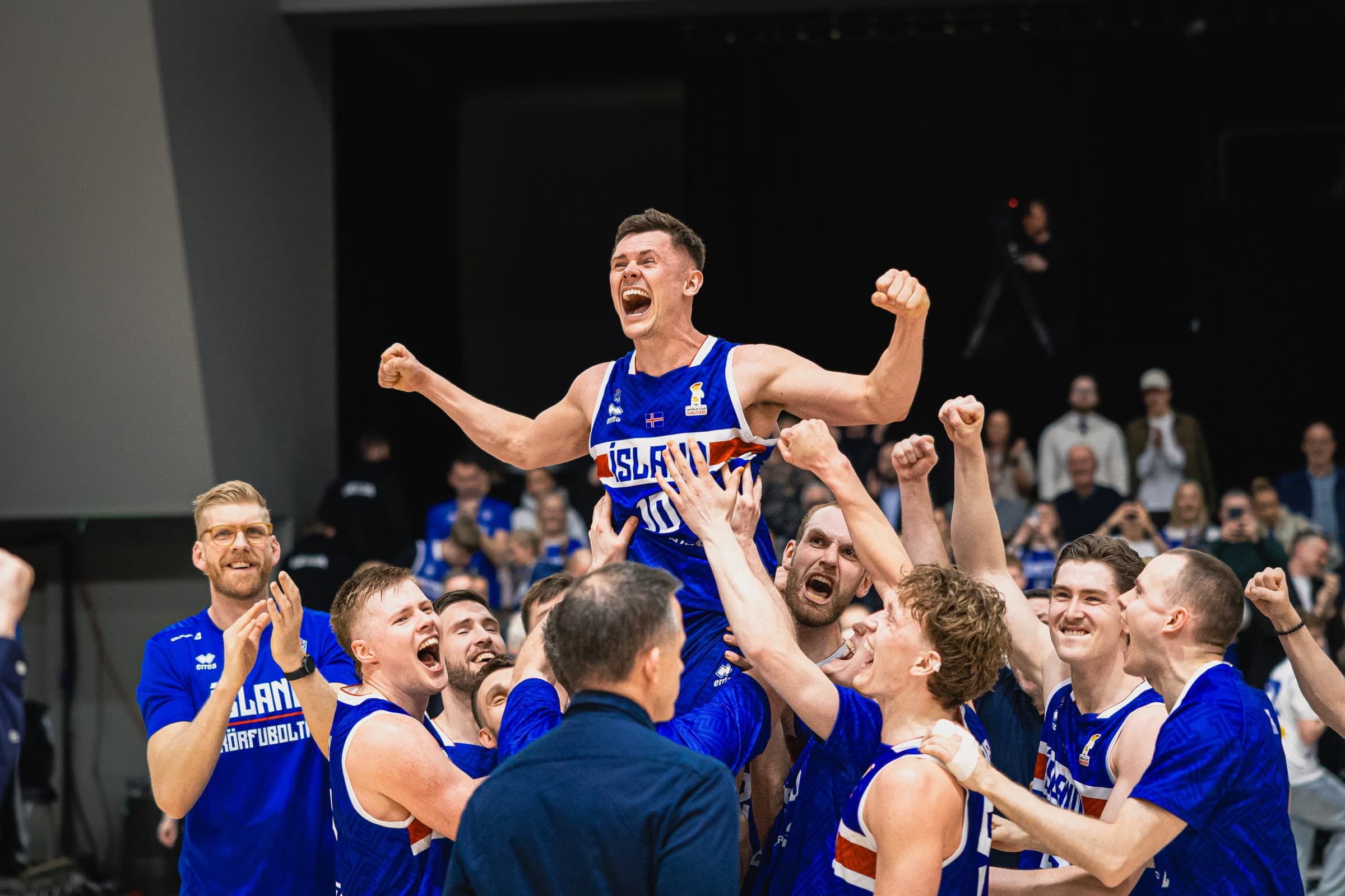 De -21 à tombeurs de la Lituanie : Elvar Fridriksson offre la victoire à l’Islande face à la Lituanie sur un magnifique buzzer-beater