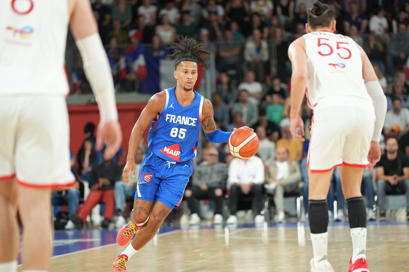 DAZN acquiert les droits de diffusion de l’EuroBasket 2025, France TV en renfort sous conditions