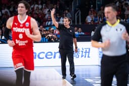 Ergin Ataman a tout gagné en club en Europe, va-t-il remporter l'EuroBasket