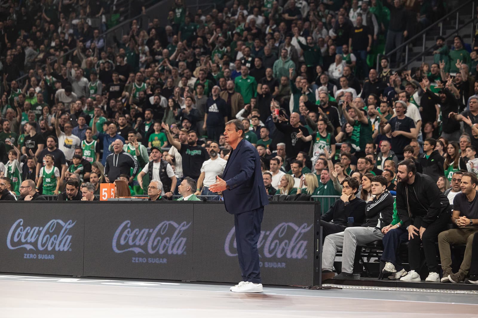 Un « gros transfert » au Panathinaikos ? Quand le propriétaire du club tease une arrivée en plein live Instagram