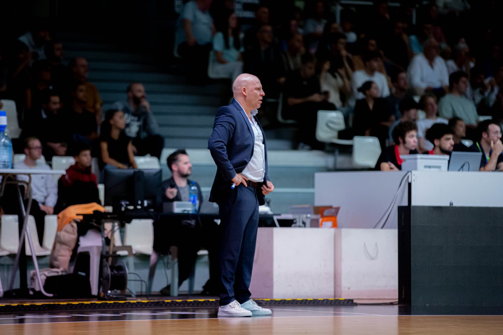 Eric Bartecheky, coach de l’Élan béarnais, victime d’une rupture du tendon d’Achille