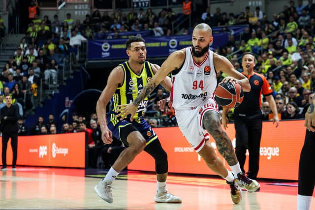 Evan Fournier en jambes, mais l’Olympiakos cède sur le parquet du Fenerbahçe