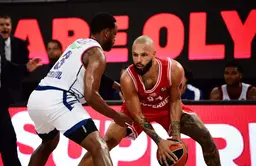 Evan Fournier a terminé meilleur passeur de l'Olympiakos contre l'Anadolu Efes