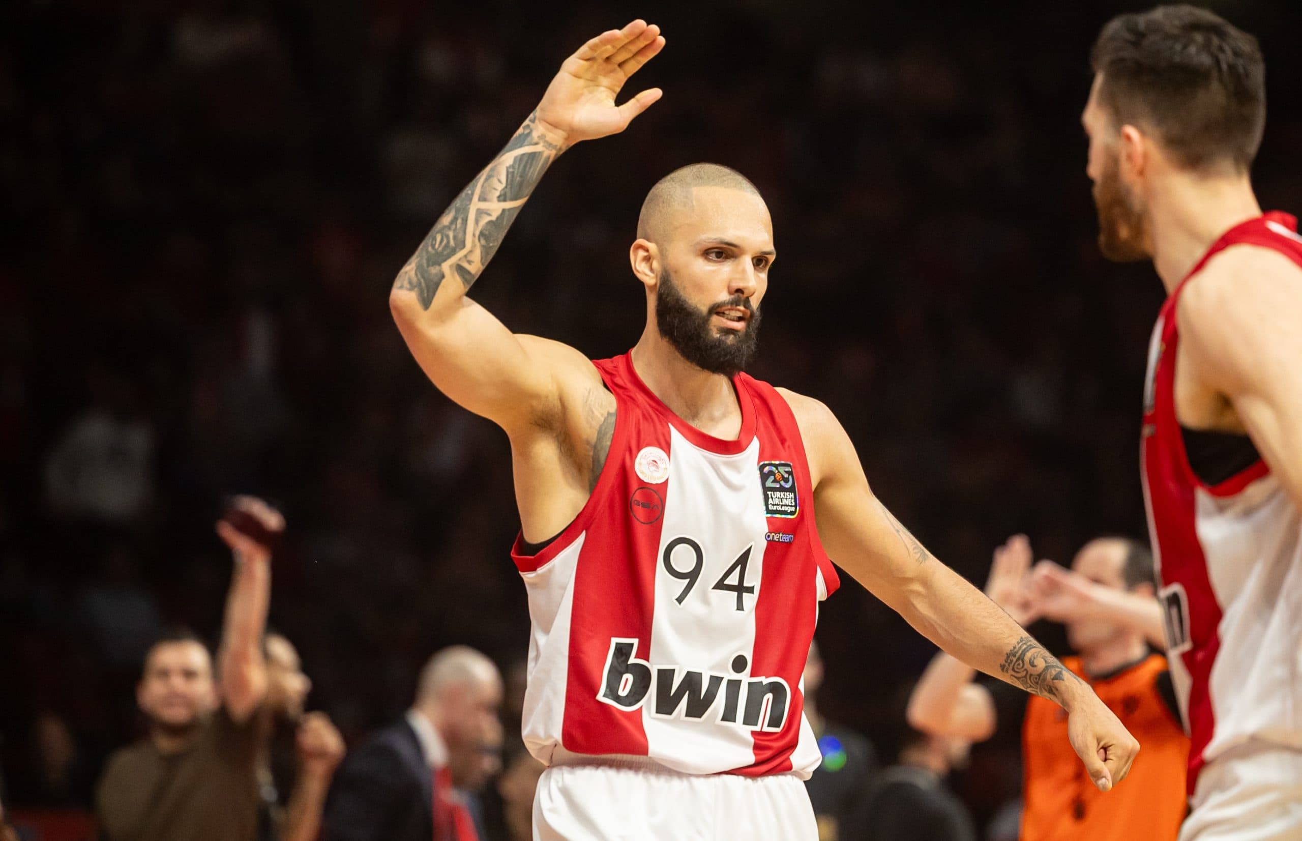 Evan Fournier porte déjà l’Olympiakos vers la victoire, pour son match de présaison face à Milan