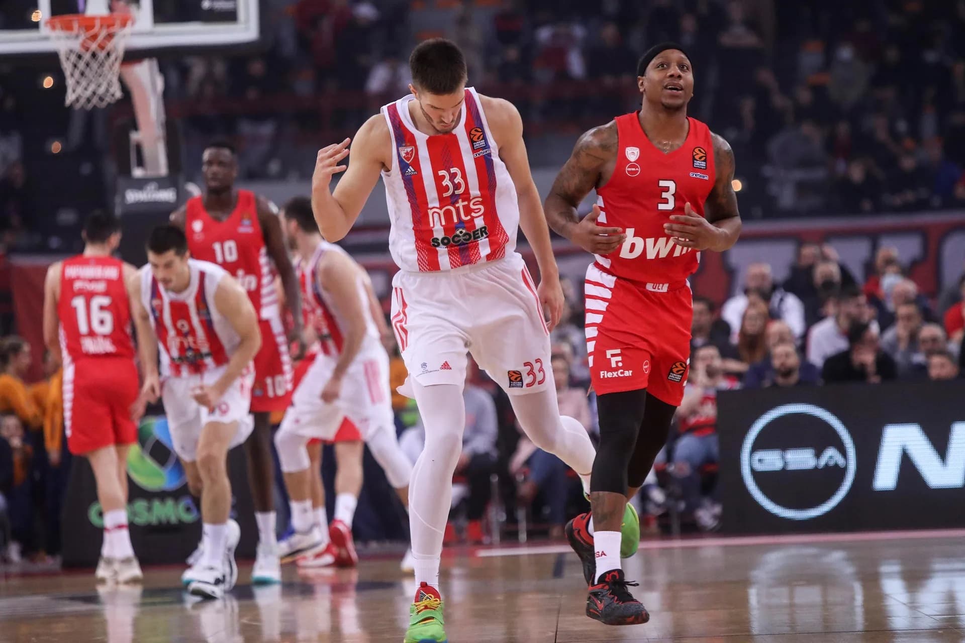 Filip Petrusev s’engage trois saisons à l’Olympiakos