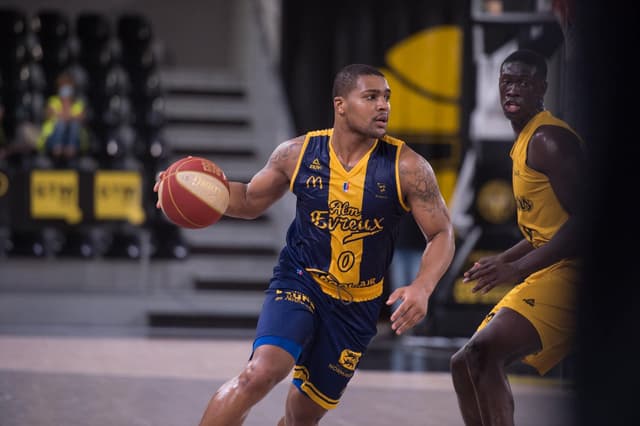 Austin Tilghman (ex-Évreux, Le Portel) retourne en Israël
