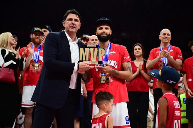 De nouveau MVP, Evan Fournier bat un record vieux de 32 ans en Grèce !