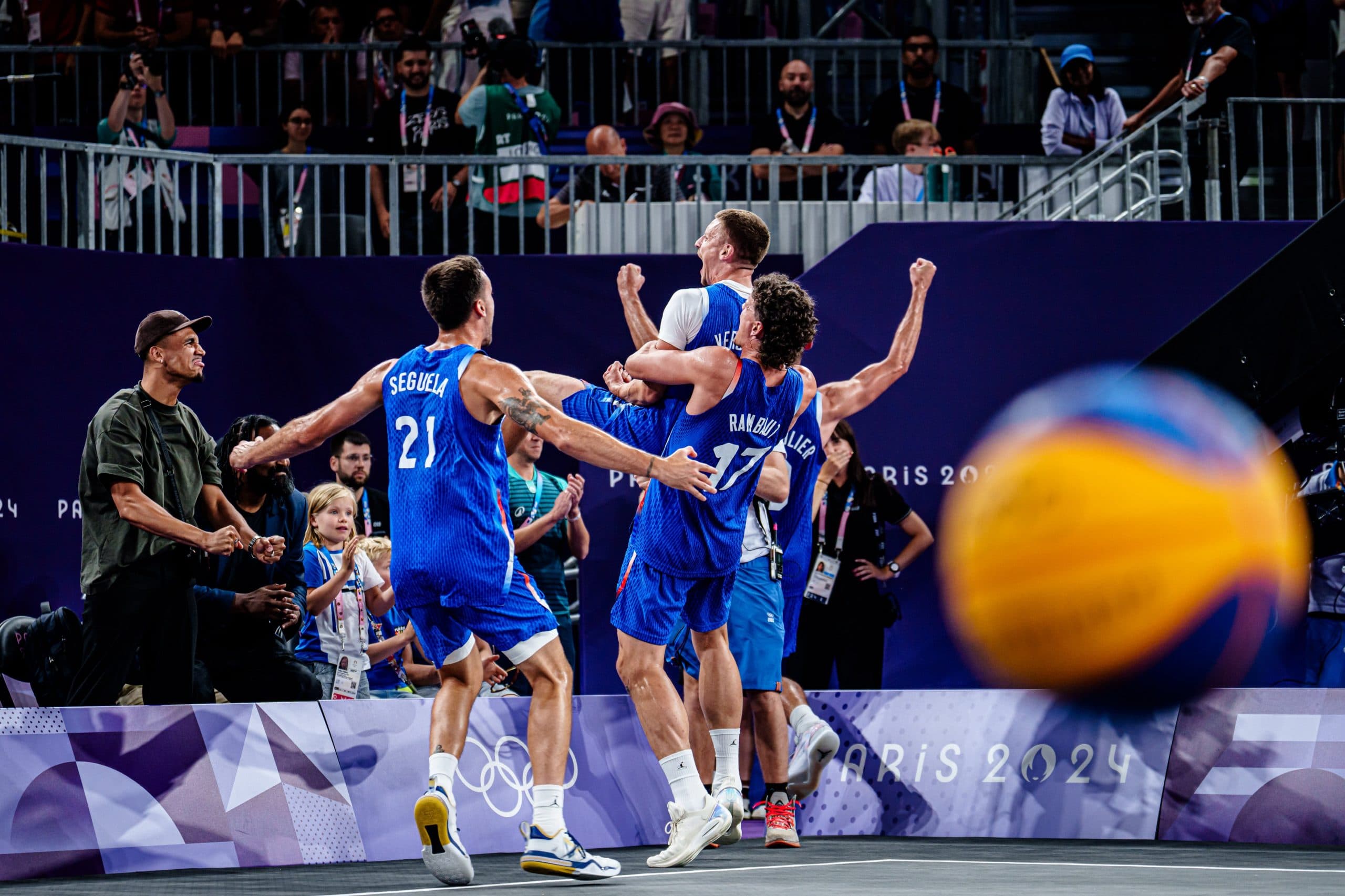 L’exploit de l’équipe de France de 3×3, qui sort la Serbie pour se qualifier en demi-finales !