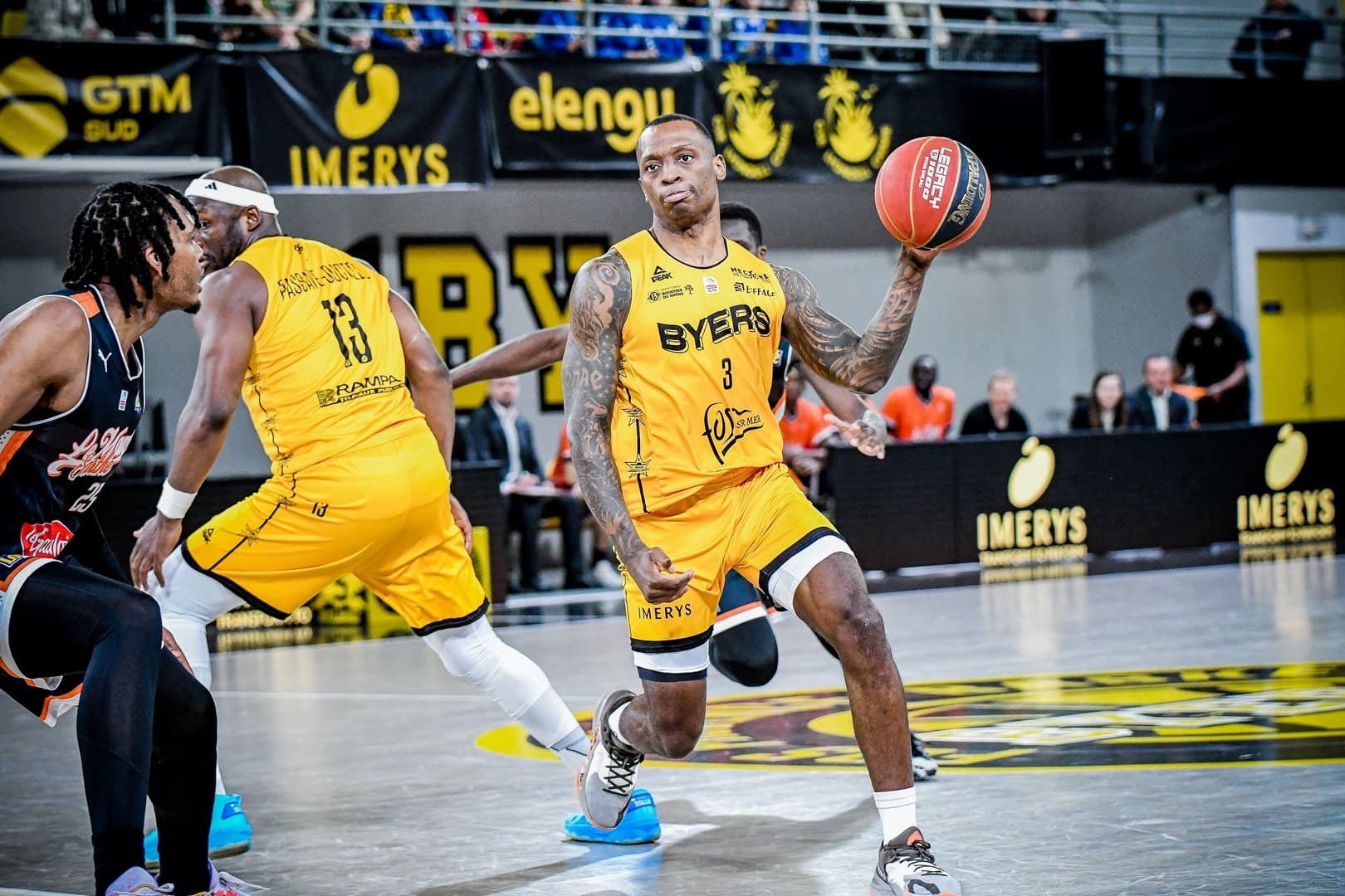 Pour sa première, Frank Gaines offre la victoire à Fos-sur-Mer face au Mans