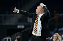 Frédéric Dusart, ce jeudi sur le banc de Galatasaray, pourrait déjà prendre du galon en Turquie