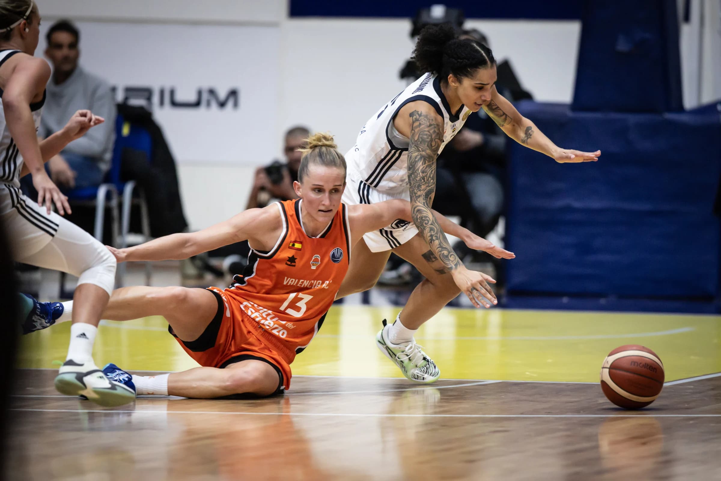 Des trophées pour Gabby Williams, Iliana Rupert et… Basket Landes lors de la cérémonie EuroLeague