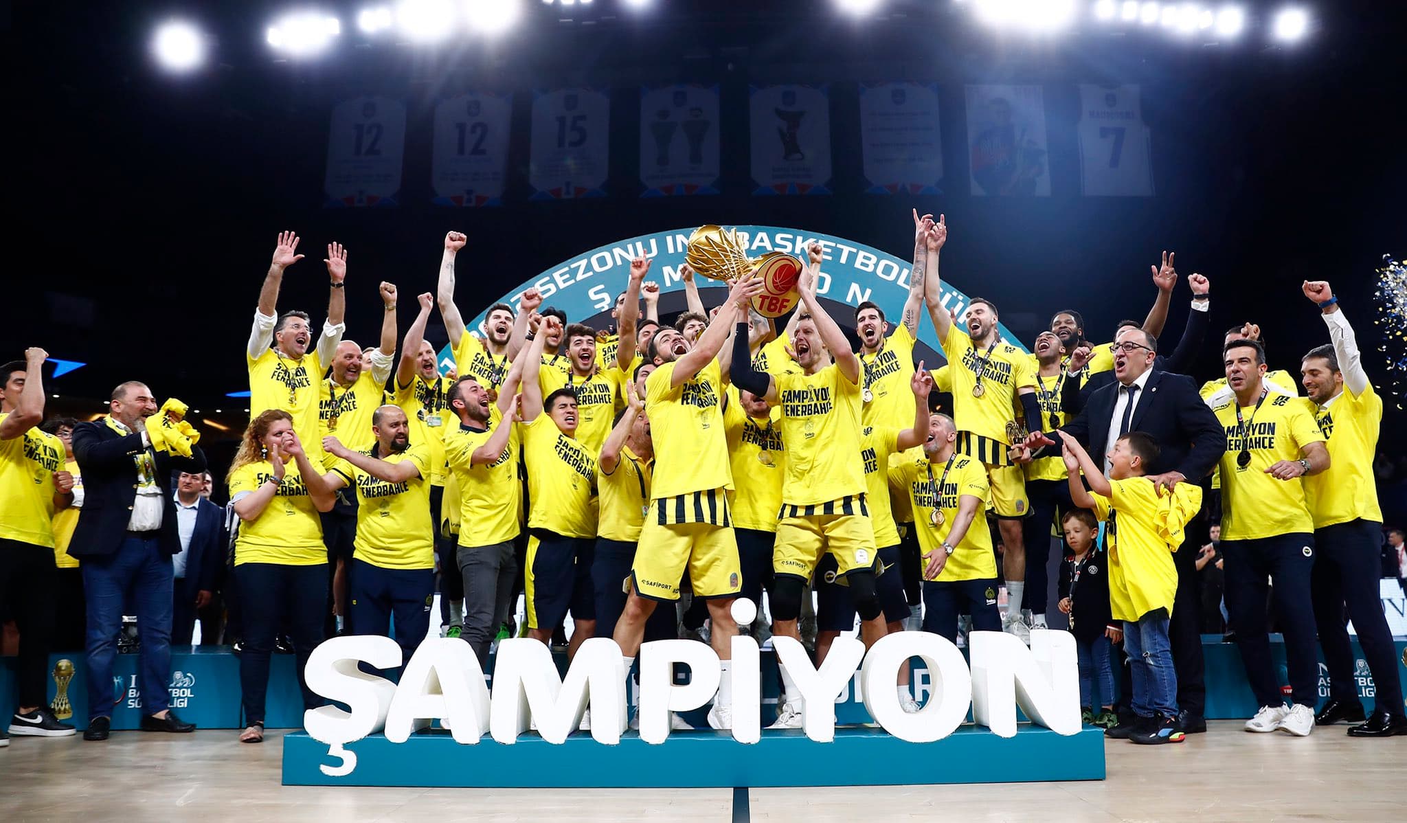 Champion de Turquie, Nando De Colo décroche son 18e trophée en carrière !