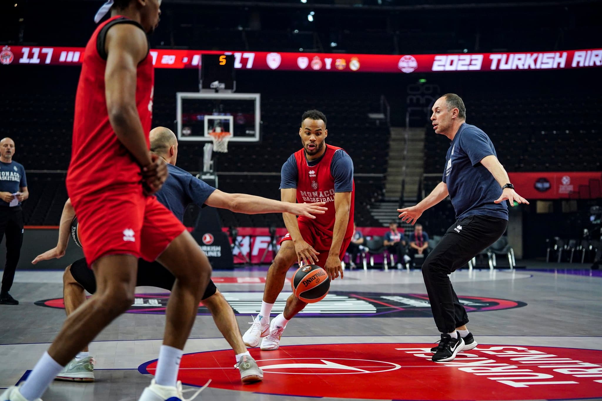 Elie Okobo (Monaco) : « On ne veut pas se satisfaire de cette qualification au Final Four »