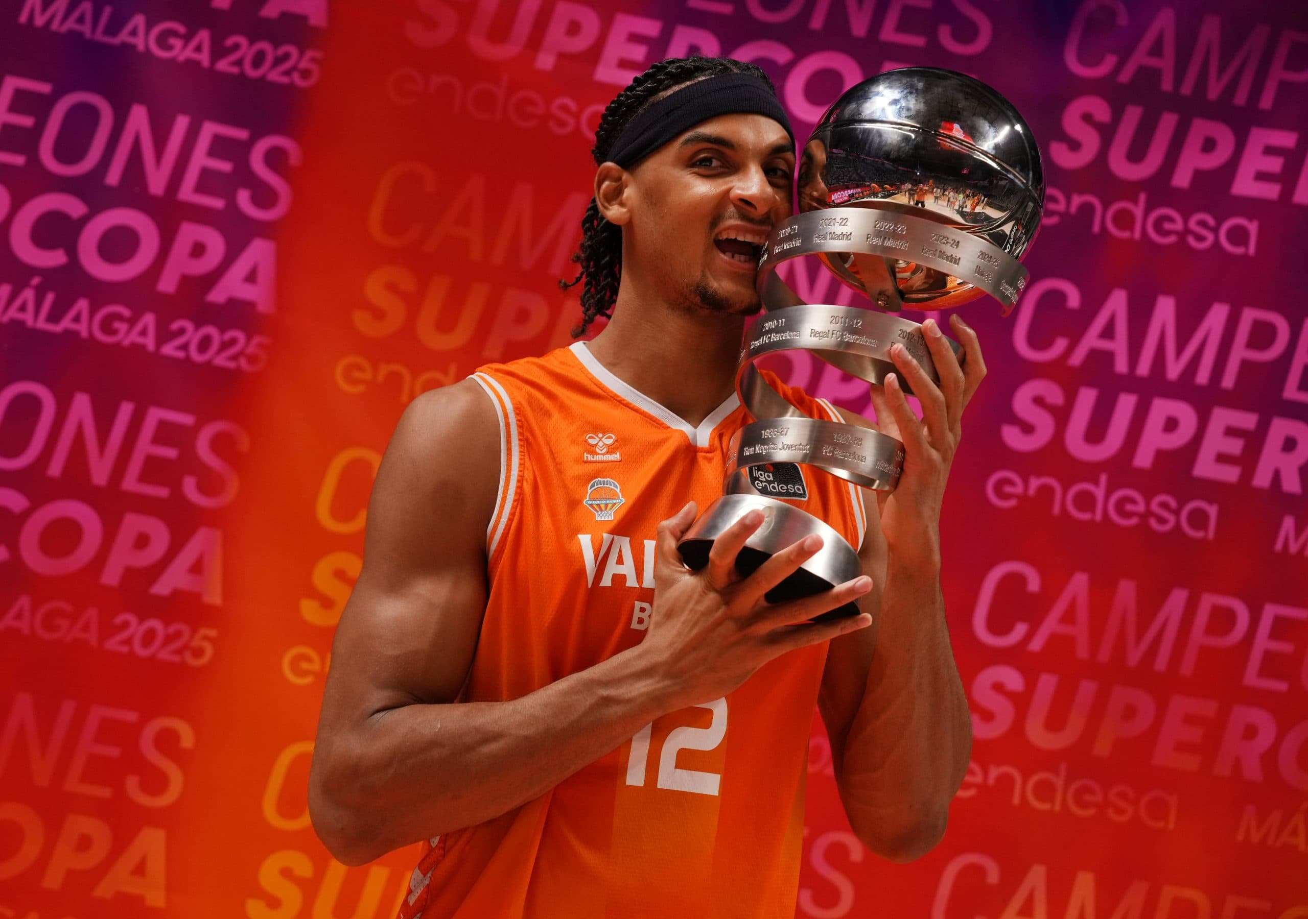 Déjà un trophée pour Neal Sako avec Valence, un ancien strasbourgeois règne sur la finale