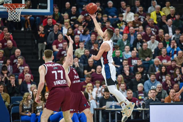 Paris renverse Lietkabelis et rejoint les quarts de finale