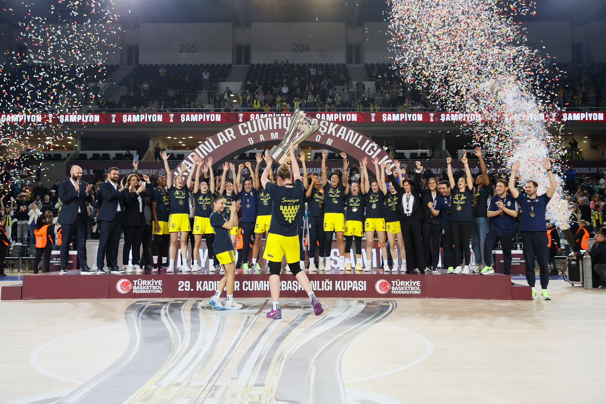 Le Fenerbahçe de Gabby Williams remporte la Coupe du Président : 6/6 en finale pour Valérie Garnier !