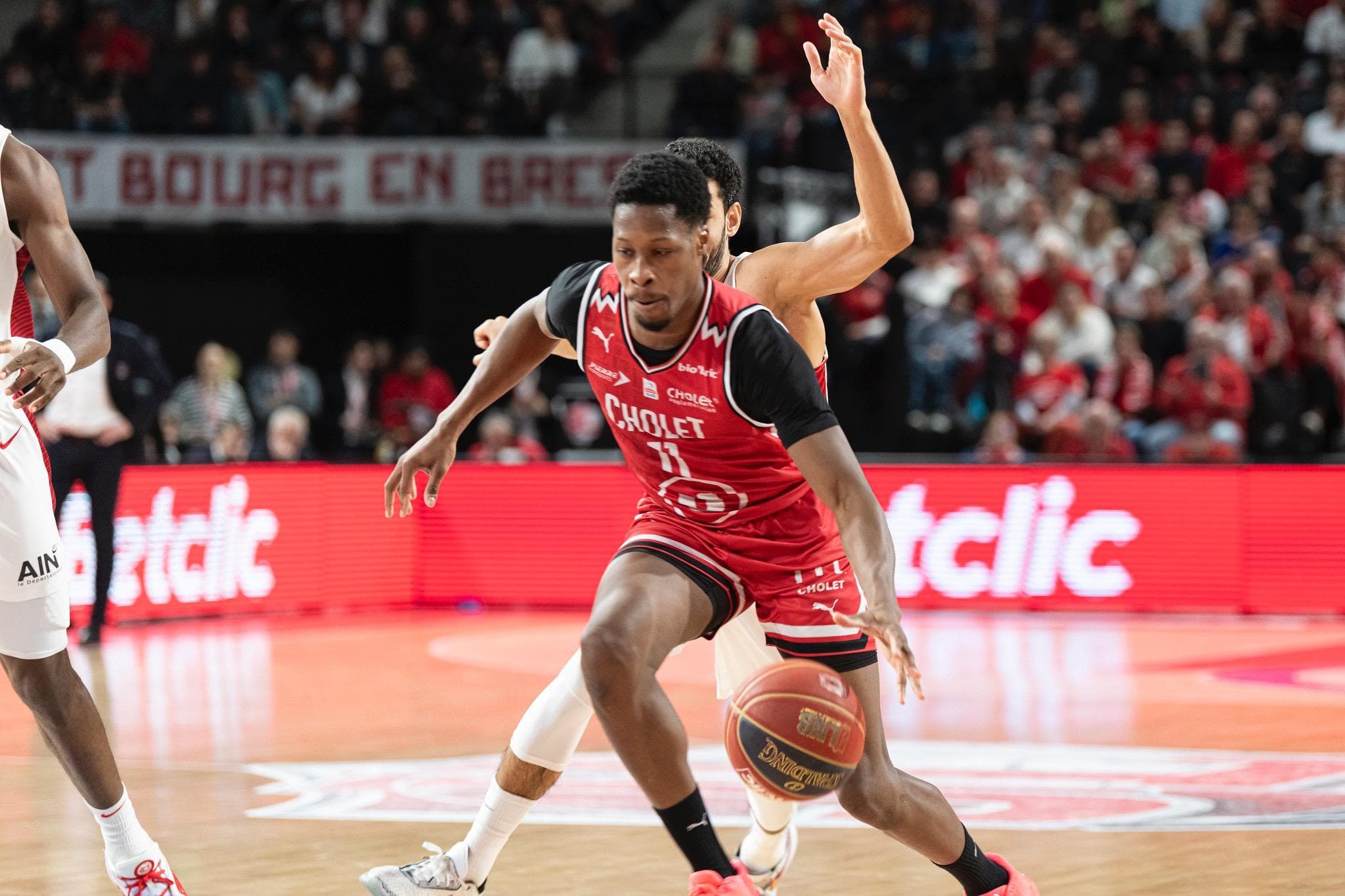 Gérald Ayayi arrêté huit semaines, Sako forfait contre Strasbourg !