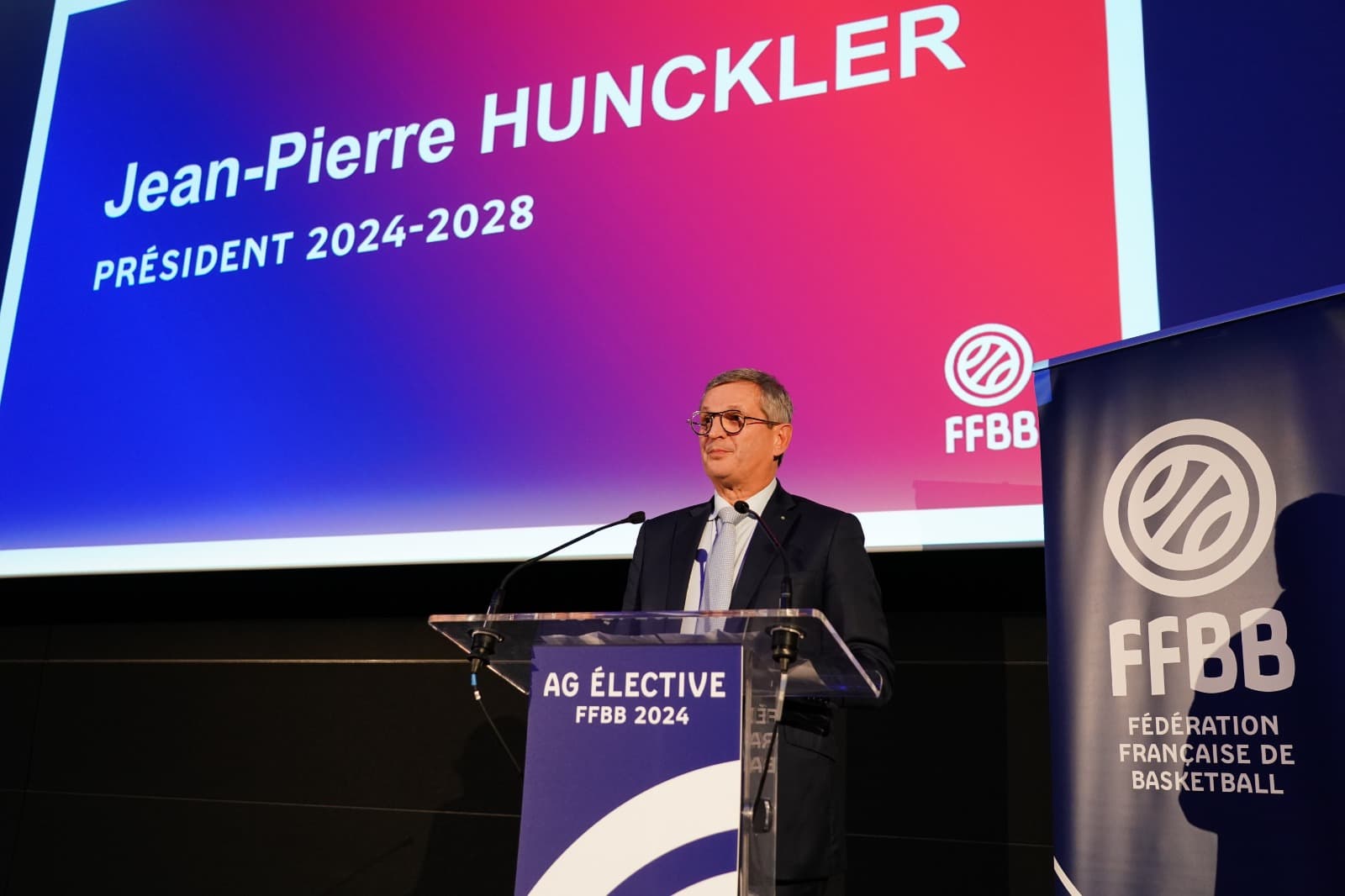 « Que le basket français continue d’être sur le toit de l’Europe et du monde » : Jean-Pierre Hunckler élu président de la FFBB !