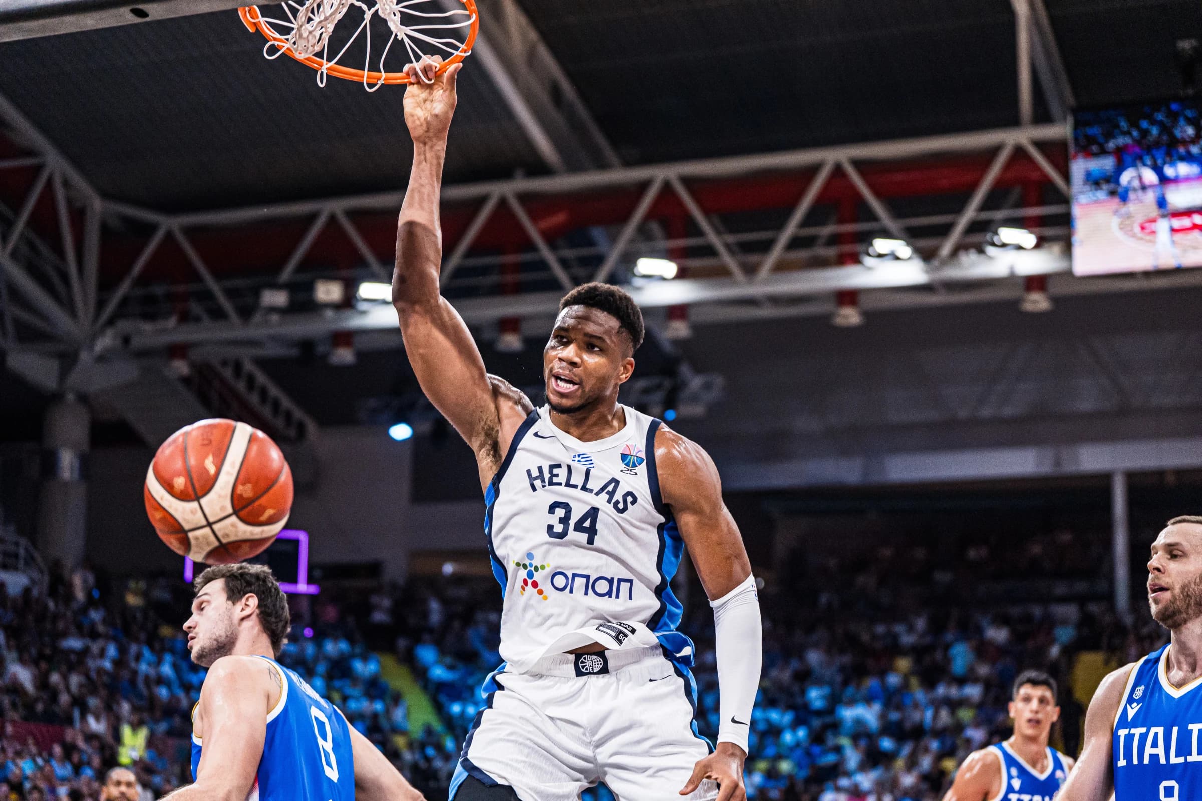 Giannis Antetokounmpo (31 points) fait plier l’Italie pour l’entrée en lice de la Grèce