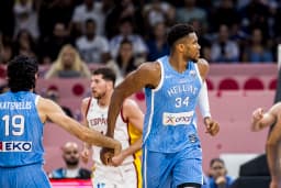 Giannis Antetokounmpo et la Grèce ont sorti le tenant du titre, l'Espagne