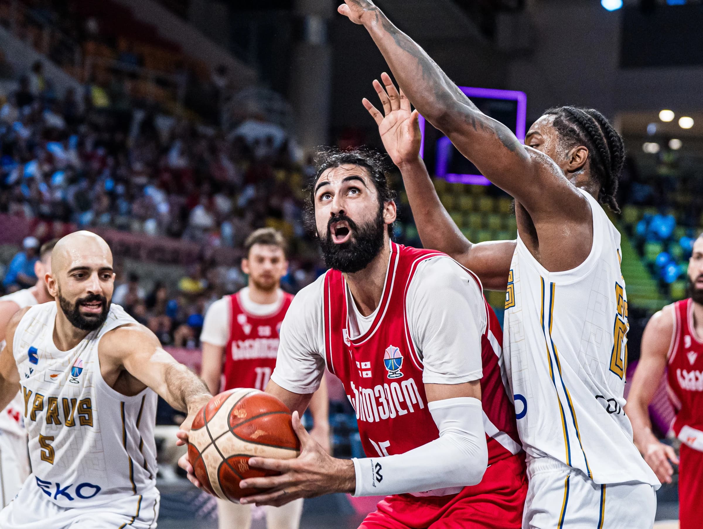 Du post-up et du basket sur demi-terrain : les Bleus expliquent le jeu à l’ancienne de la Géorgie