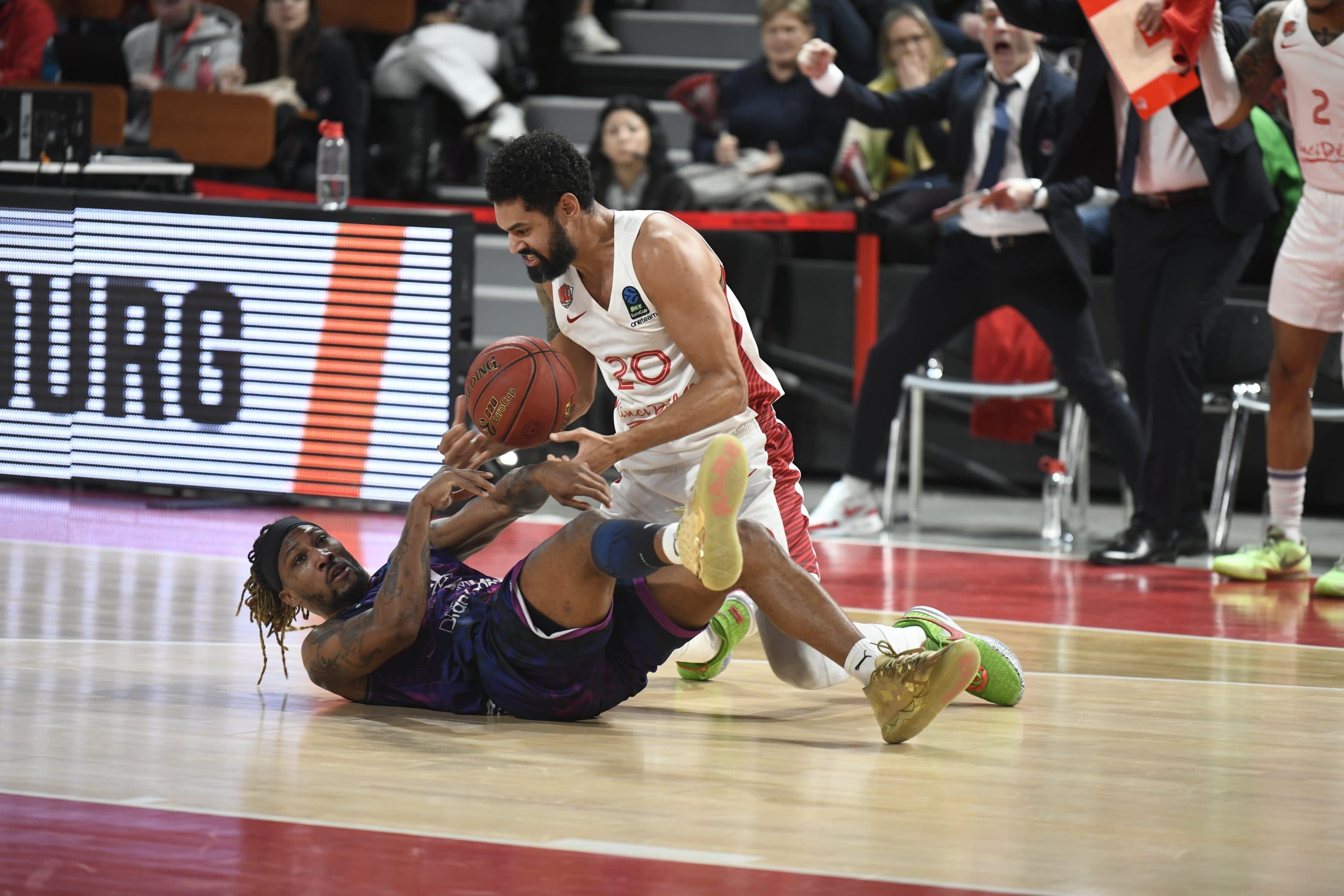 Toujours invaincue en décembre, la JL Bourg s’offre Gran Canaria et se qualifie déjà pour les playoffs !