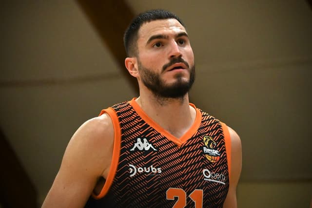 Guillaume Valayer prolonge un an à Besançon