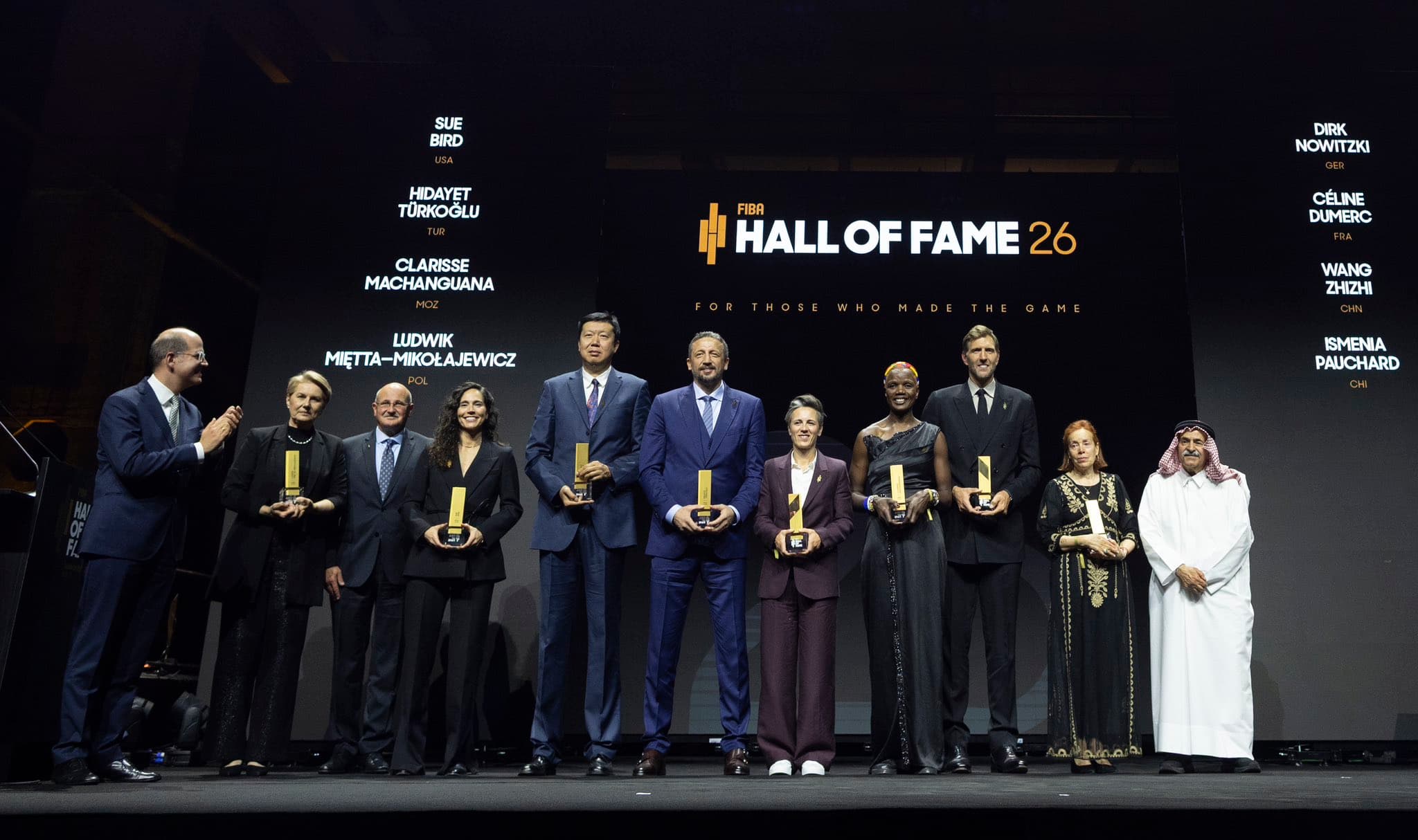 « Merci au basket » : l’émotion de Céline Dumerc, intronisée au Hall of Fame de la FIBA