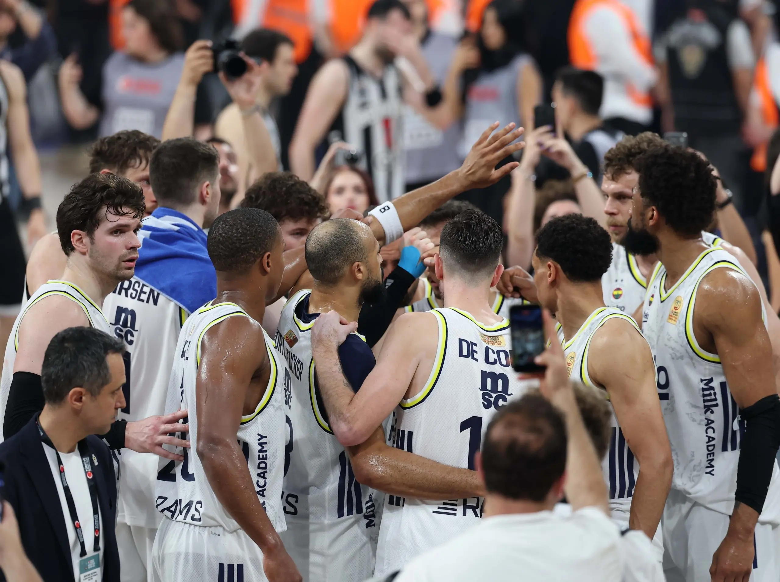 Nando De Colo n’est plus qu’à une victoire du titre en Turquie… et de la retraite !
