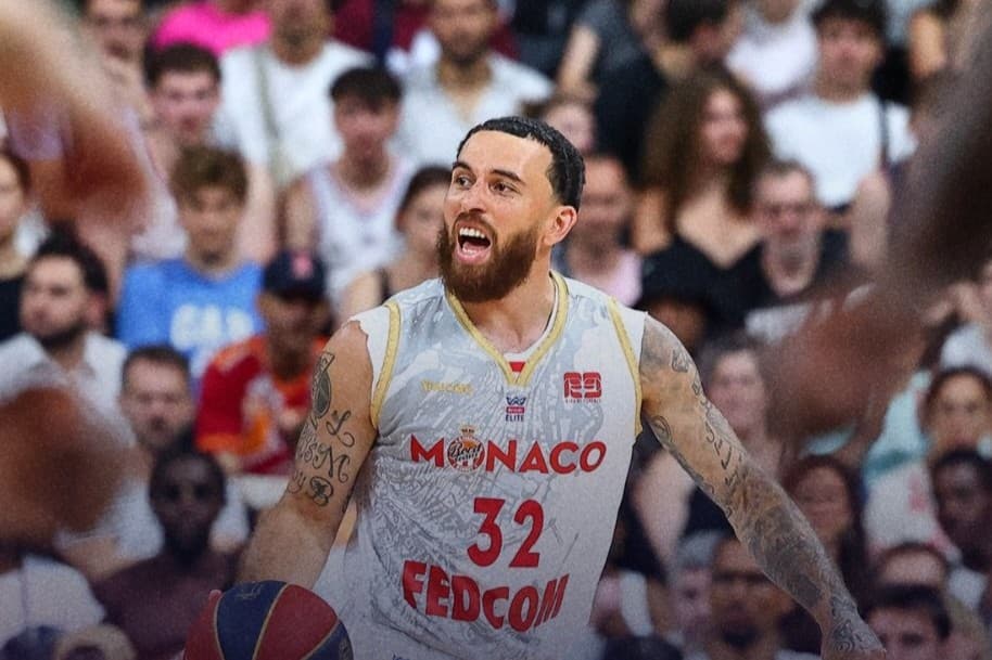 « Tout pour le groupe » : la rocambolesque journée de Mike James, invité surprise de la finale